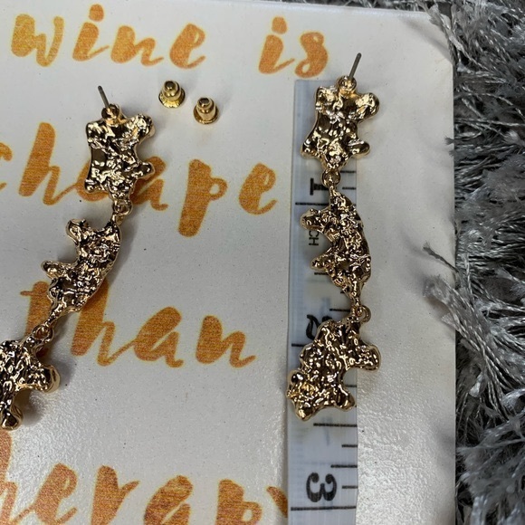 Metal gold texture earrings - Picture 11 of 12